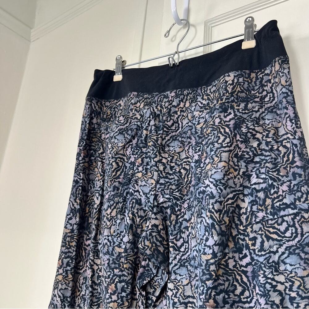 Athleta Trekkie Jogger Pants in Kinetic Abstract Print - Picture 7 of 11